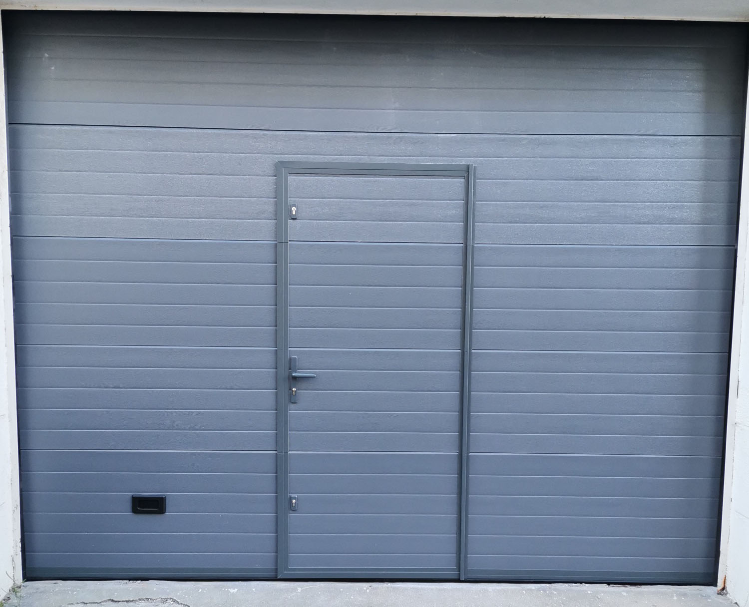portão automático com porta serviço